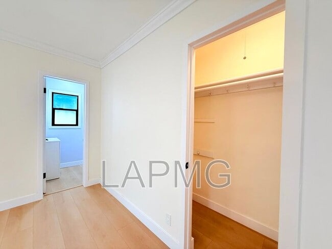 Building Photo - 6130 Whitsett Ave
