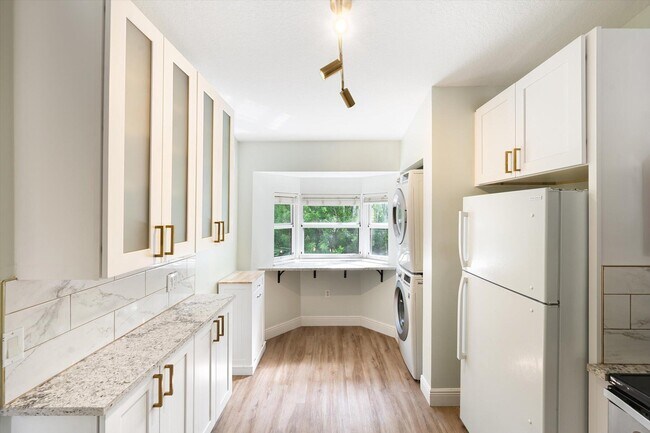 Building Photo - 3500 Briar Bay Blvd
