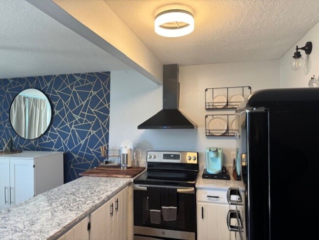 Building Photo - Move In Special! Long Term Rental- Dillon ...