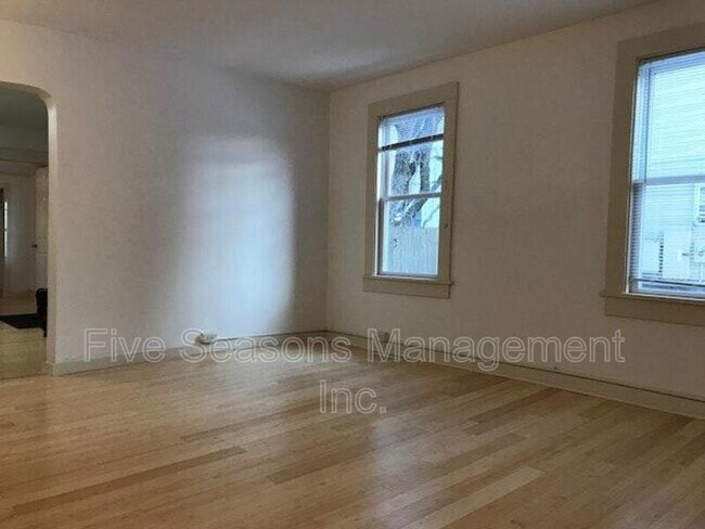 Building Photo - 192 Elmwood Ave