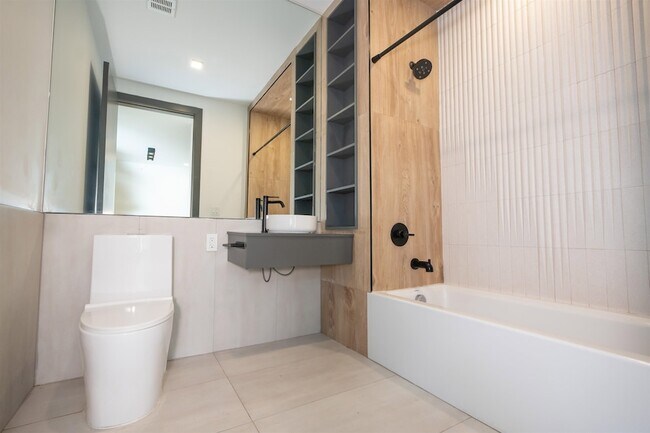 Building Photo - 424 Arlington Ave