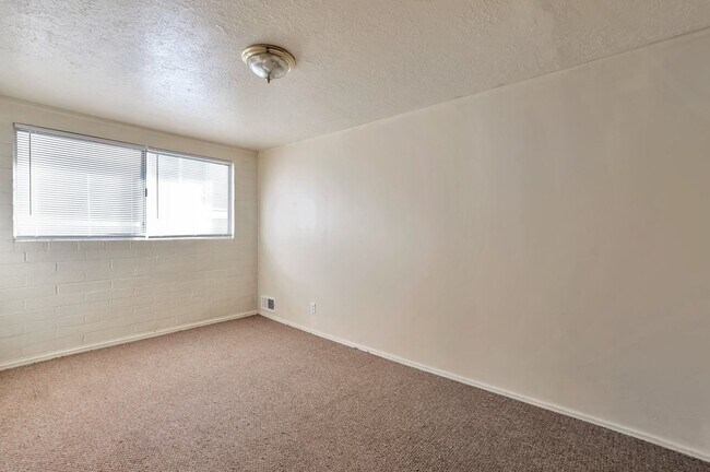 Building Photo - Unique Tri-Plex