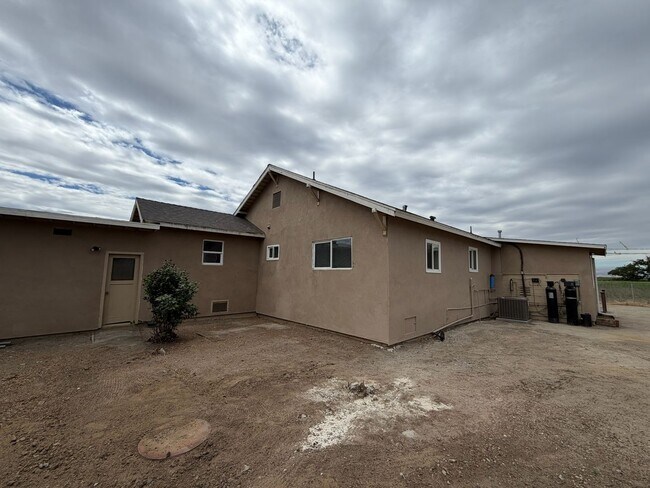 Building Photo - 4410 S Holt Rd