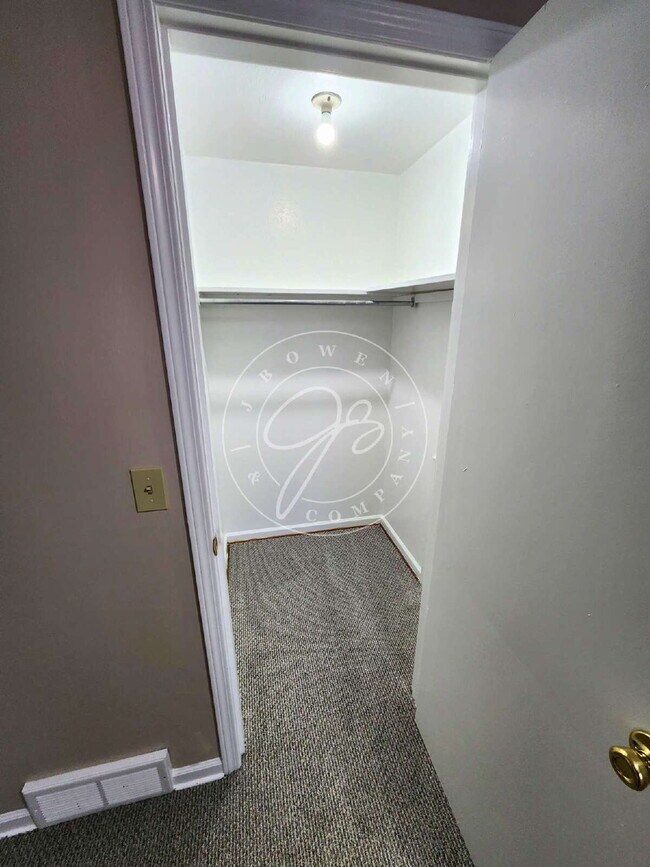 Building Photo - Sylvania Schools | Spacious 3-Bedroom Home in Sylvania Park