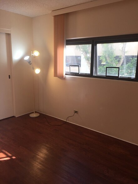 Building Photo - 1571 Piikoi St