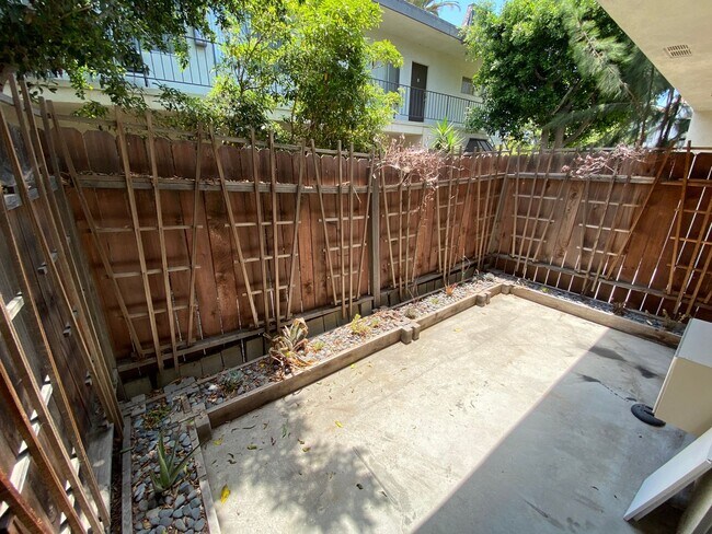 Building Photo - can374