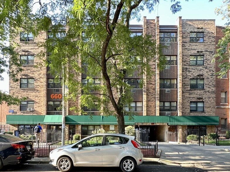 Primary Photo - 665 W Wrightwood Ave