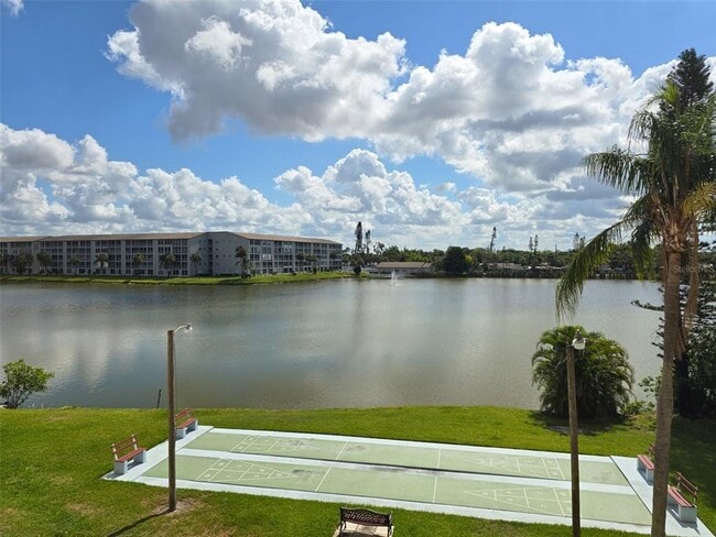 Building Photo - 3917 Lake Bayshore Dr