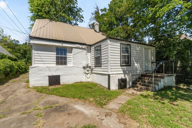 Building Photo - **CHARMING TULSA HOME FOR RENT — ONLY $1,300/MONTH!**