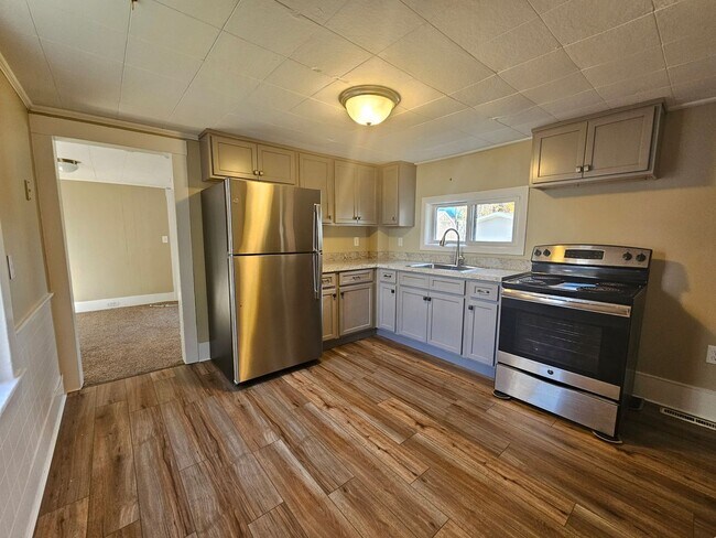 Primary Photo - 7 Monson Pl