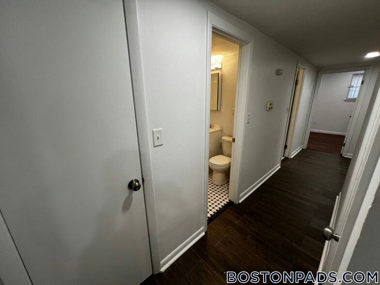 Building Photo - 20 Hubbard Park Rd