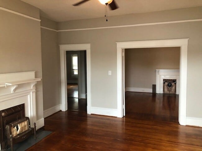 Building Photo - 544 Willson St