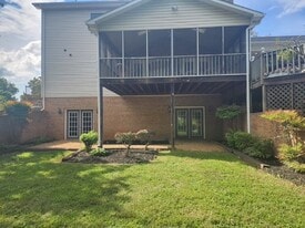 Building Photo - 331 Lakeside Dr