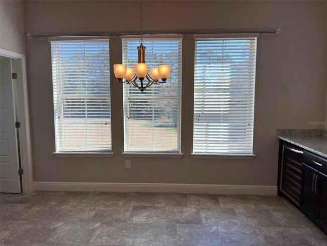 Building Photo - 2924 Lobelia Dr