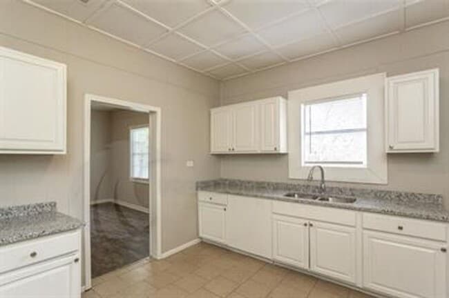 Building Photo - Spacious 3-Bed, 2-Bath in Pleasant Grove