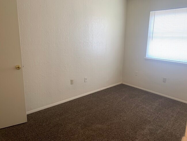 Building Photo - 4811 S Jackson Ave