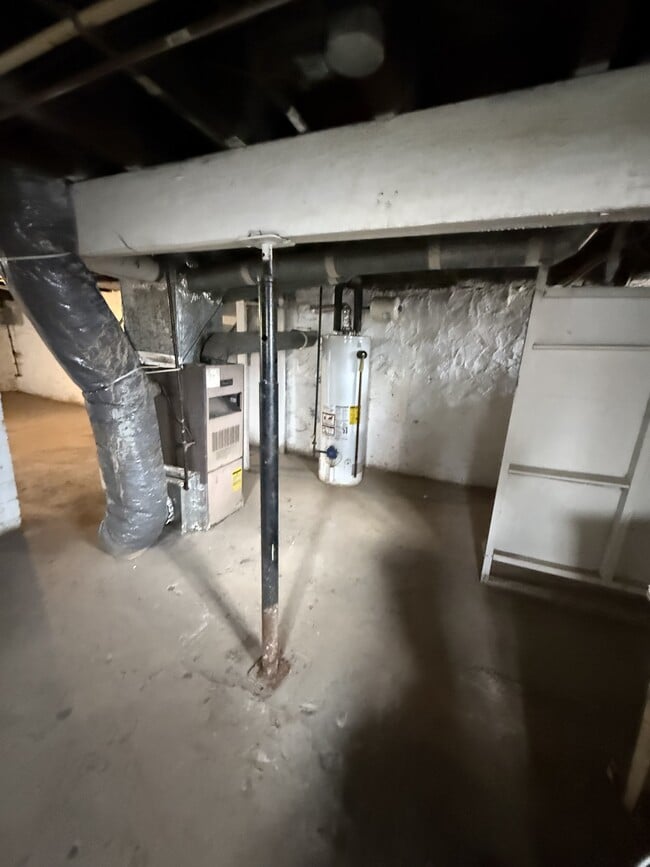 Building Photo - 501 Lyndhurst St