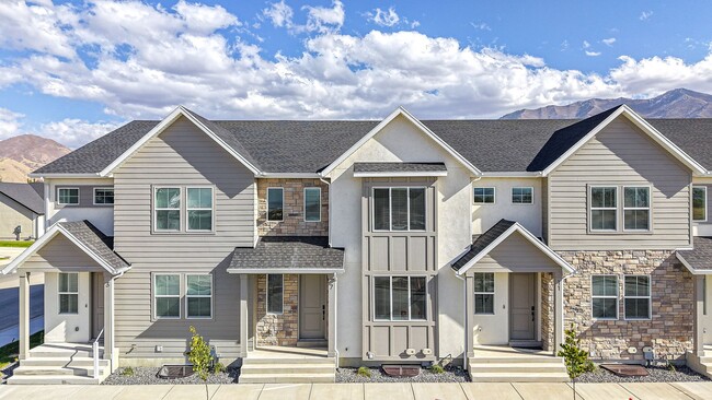 Building Photo - Beautifule New Townhome in Salem