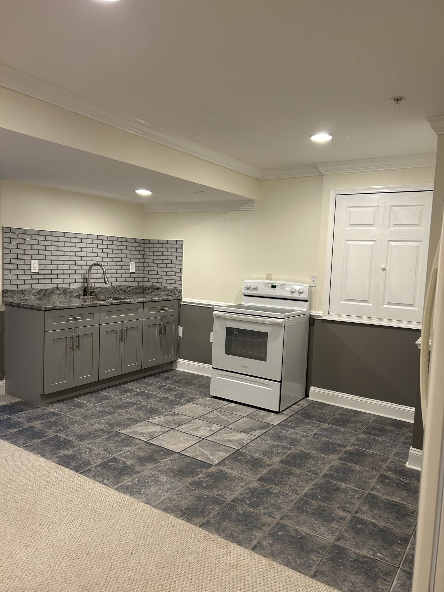 Kitchen - 9809 Hammer Ln