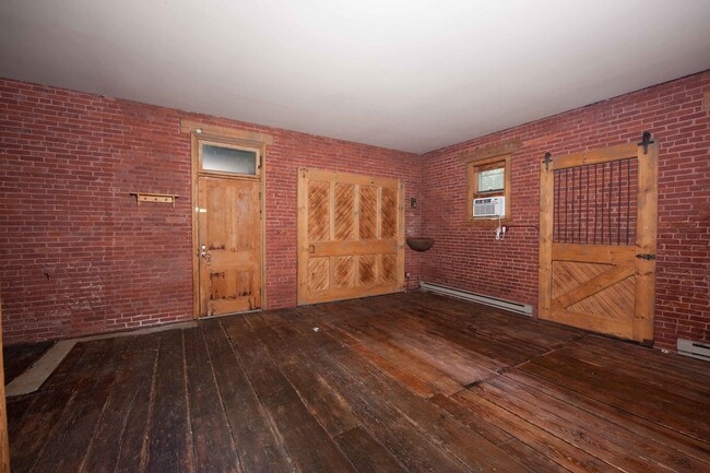 Building Photo - 613 Cherry Aly