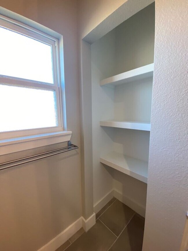 Building Photo - 3806 Negin Dr