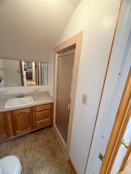 Bathroom 2 - 45146 Andover Estates Rd