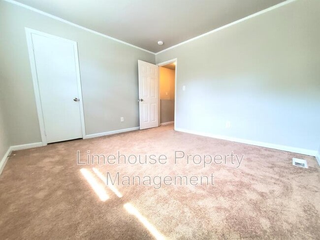 Building Photo - 119 Bob Ln