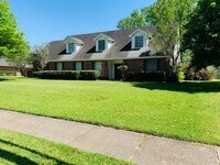 Building Photo - Single Family 4 BR 3.5 BA 0.7 Acres Water Front