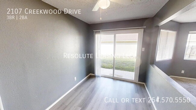 Building Photo - 2107 Creekwood Dr