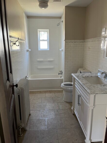 Building Photo - 433 Herschel St