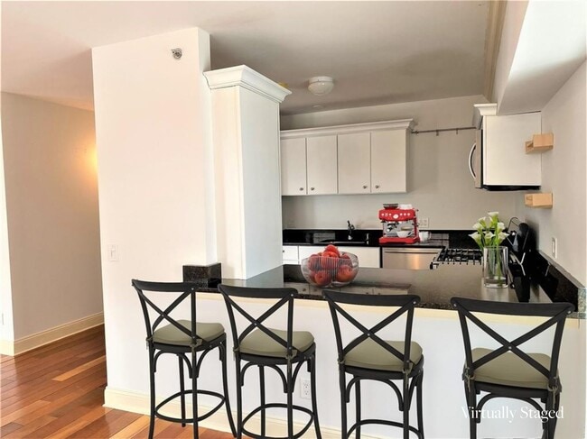 Building Photo - 1 S Astor St