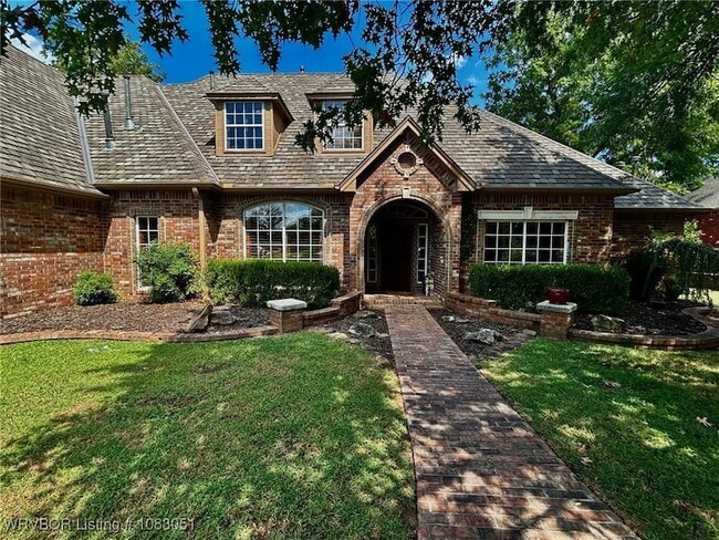 Building Photo - 1801 Oak Forest Dr