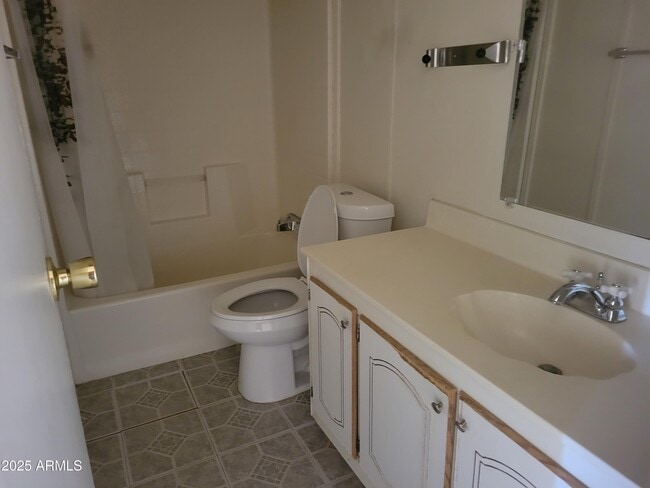 Building Photo - 2548 N Calle Tercero