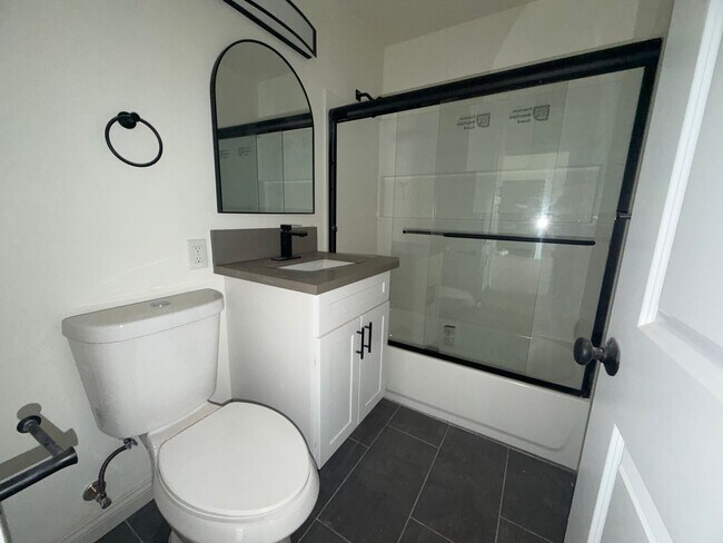 Building Photo - 2400DelM