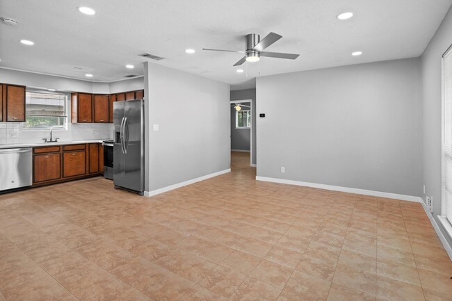 Building Photo - 2712 St Edwards Cir