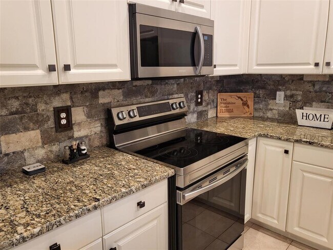 Building Photo - 201 Auburn Woods Cir