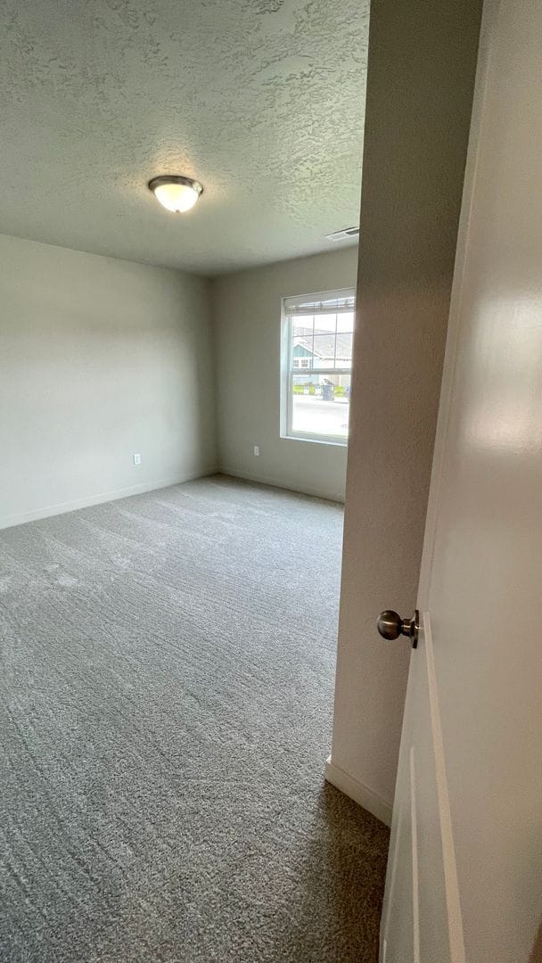 Building Photo - $2,199.00 / Large 4 bed 2 bath / 3 car gar...