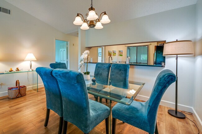 Building Photo - 5708 Deauville Cir