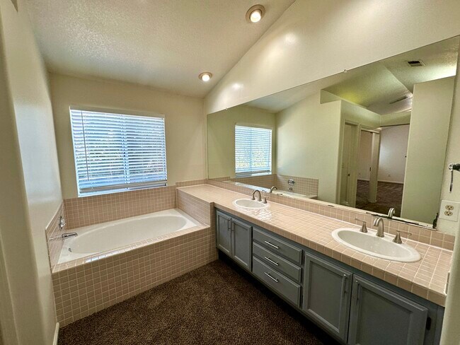 Building Photo - 5805 Devon Dr