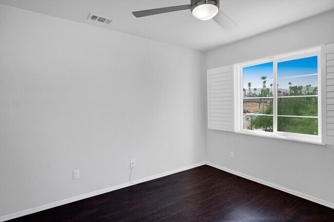 Building Photo - 607 Calle Vibrante