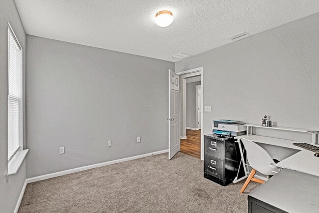 Building Photo - Move-In Ready 4BR Home. Split Floor Plan. 2-Car Garage & Pet Friendly!