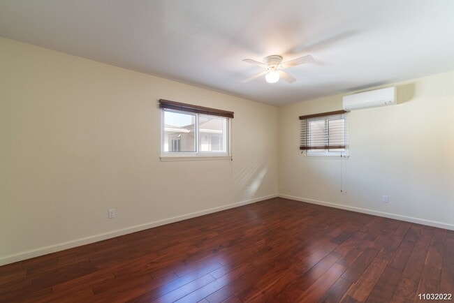 Building Photo - Available Now! Updated 3BR/2BA/2PKG unit i...
