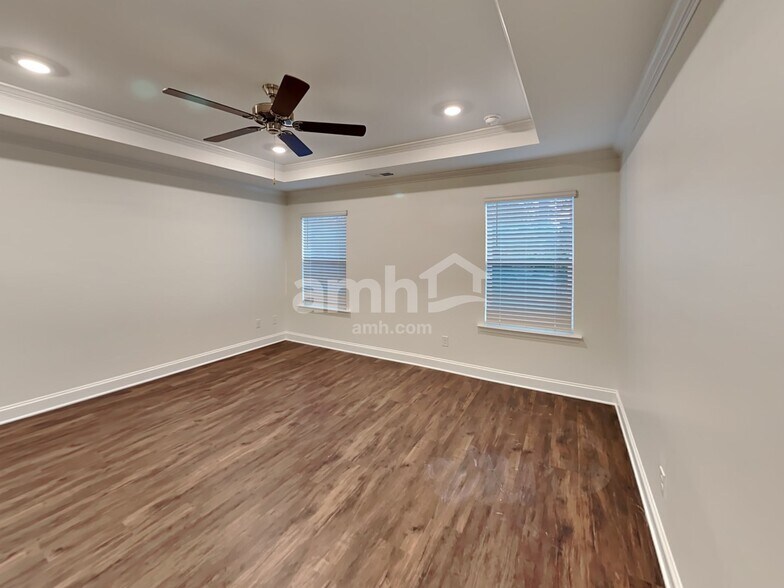 Building Photo - 549 Rivermist Dr