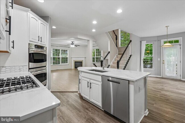 Building Photo - 905 Royal Elm Ct