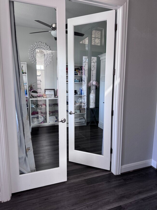 Building Photo - 513 Lambert Cv