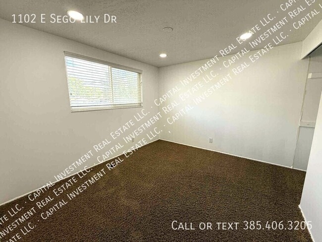 Building Photo - 1102 E Sego Lily Dr