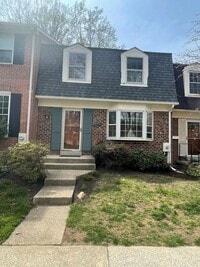 Building Photo - BEAUTIFLLY UPDATED TOWNHOME