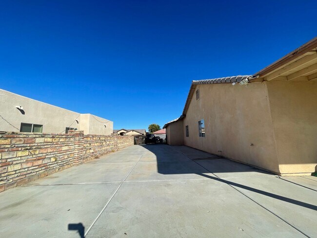 Building Photo - VILLA CHAPARRAL