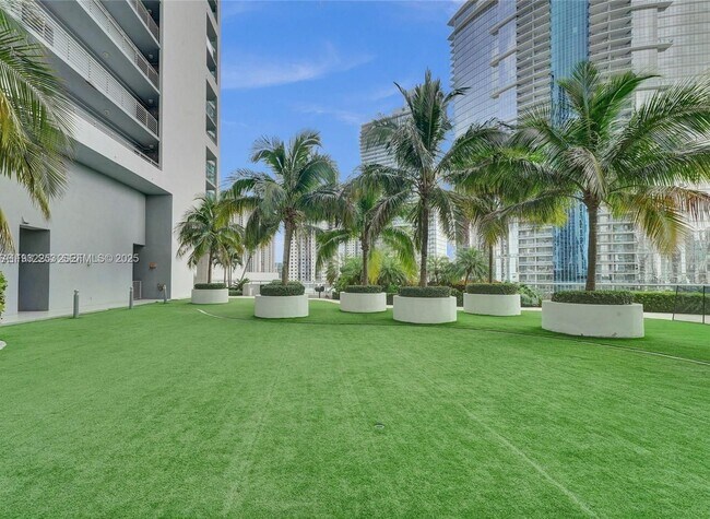 Building Photo - 888 Biscayne Blvd