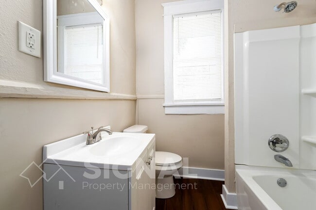 Building Photo - 512 1st St N